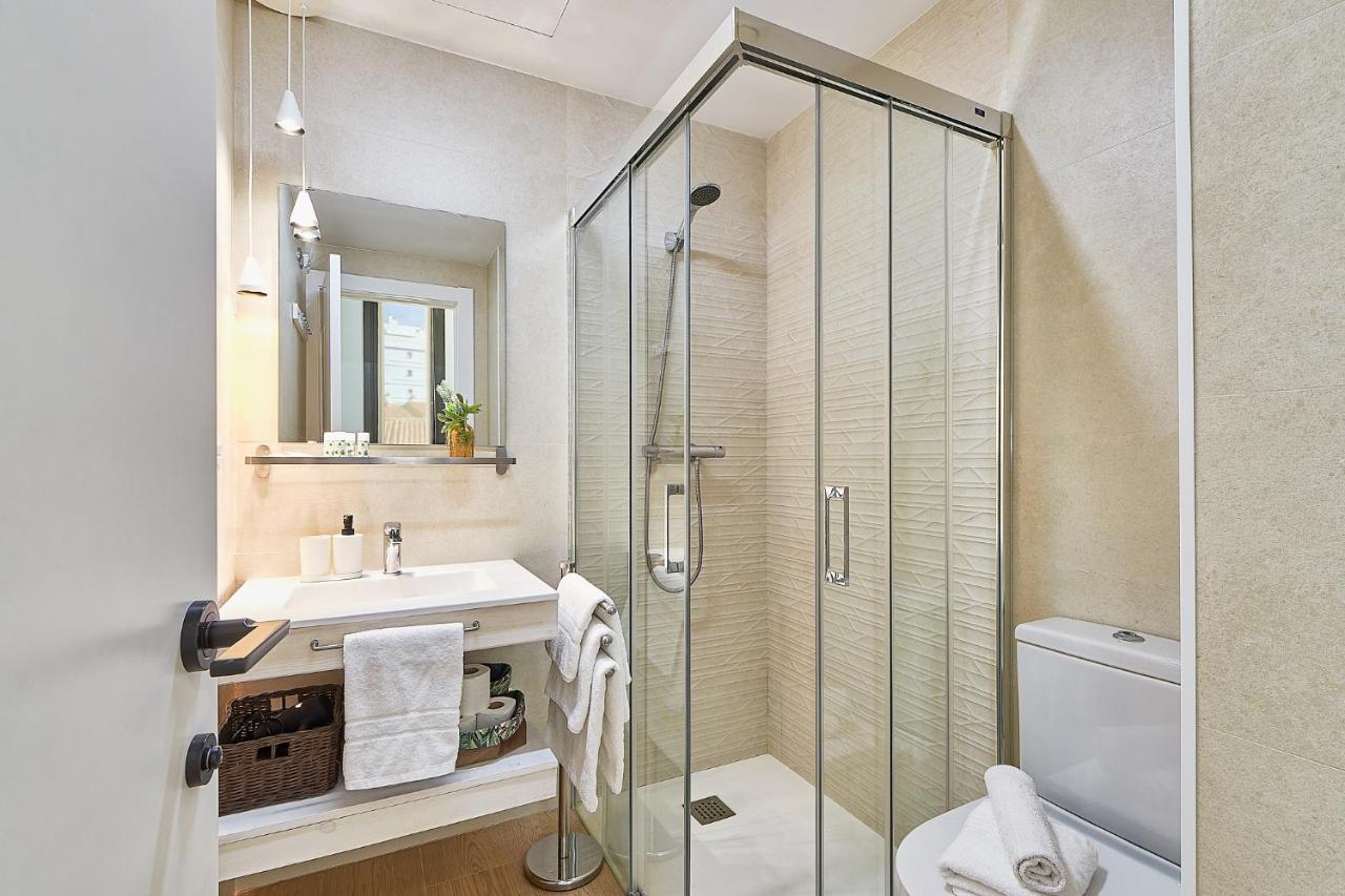 Sunny Elite Apartment Малага Екстериор снимка